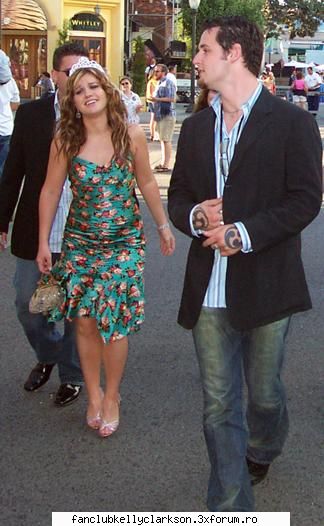 :) kelly clarkson pics